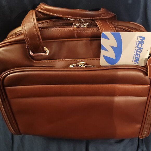 McKlein Springfield Full Grain Leather Laptop Briefcase / Messenger Bag (86594) - Picture 5 of 6